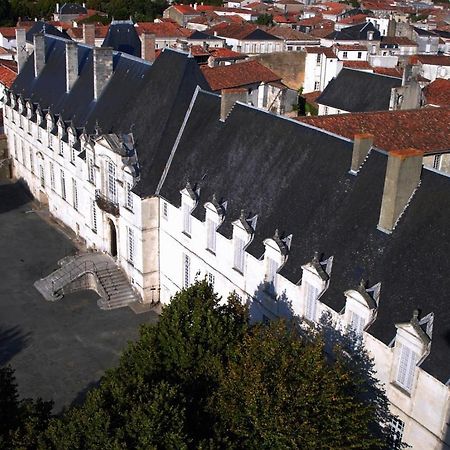 Abbaye Royale Hotel Saint-Jean-dʼAngély Exterior foto