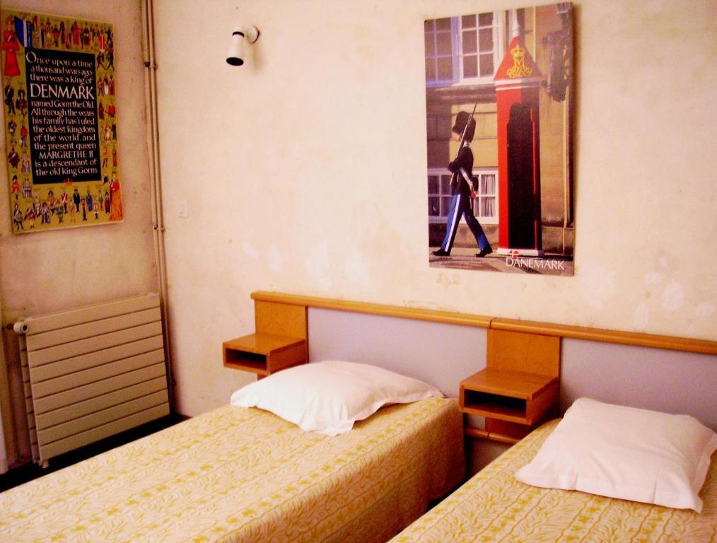 Abbaye Royale Hotel Saint-Jean-dʼAngély Quarto foto